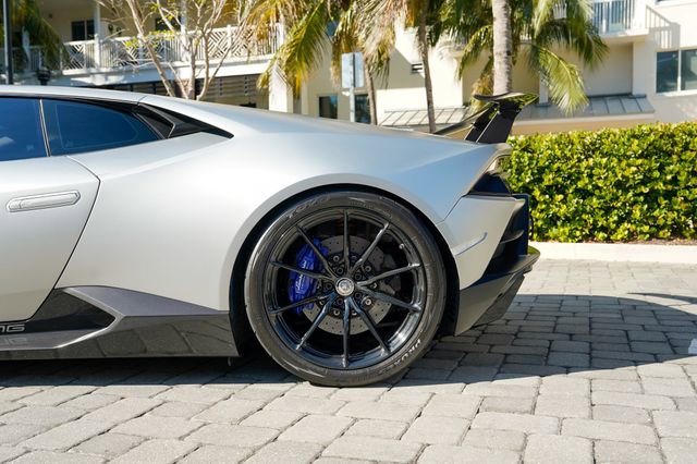 Used 2020 Lamborghini Huracan EVO image 15