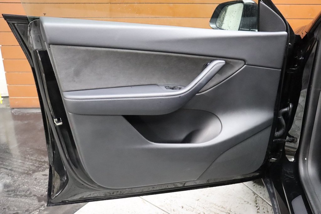 Used 2022 Tesla Model Y Performance AWD/4WD image 39