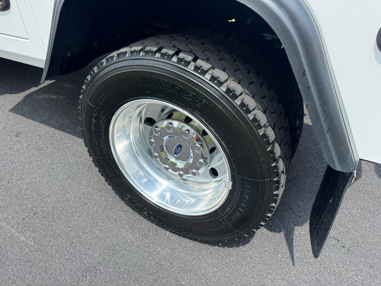 Used 2021 Ford F550 4x4 SuperCab Super Duty w/ Low Deflection Package image 12