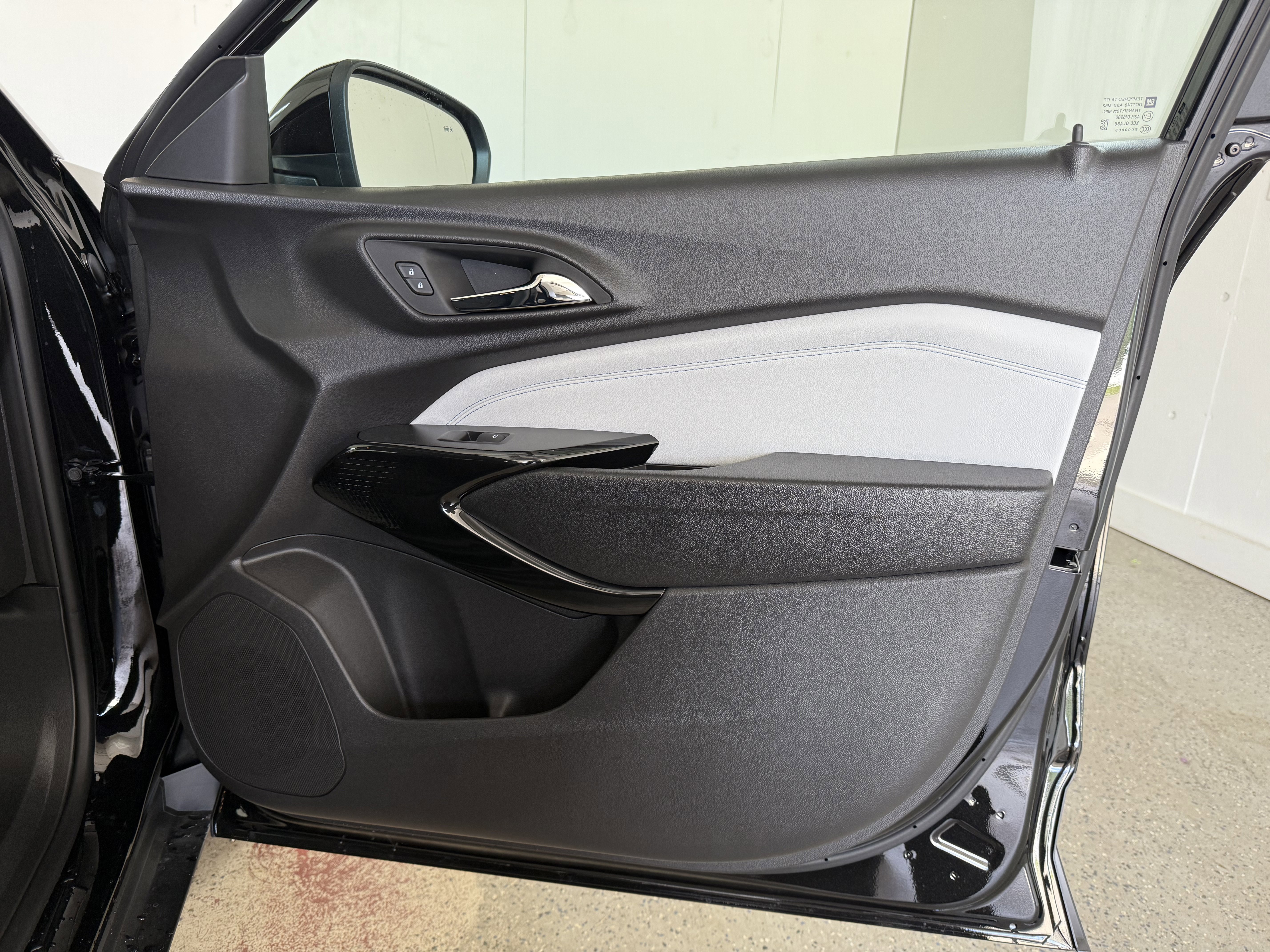 New 2025 Chevrolet Trax LT w/ Driver Confidence Package image 30