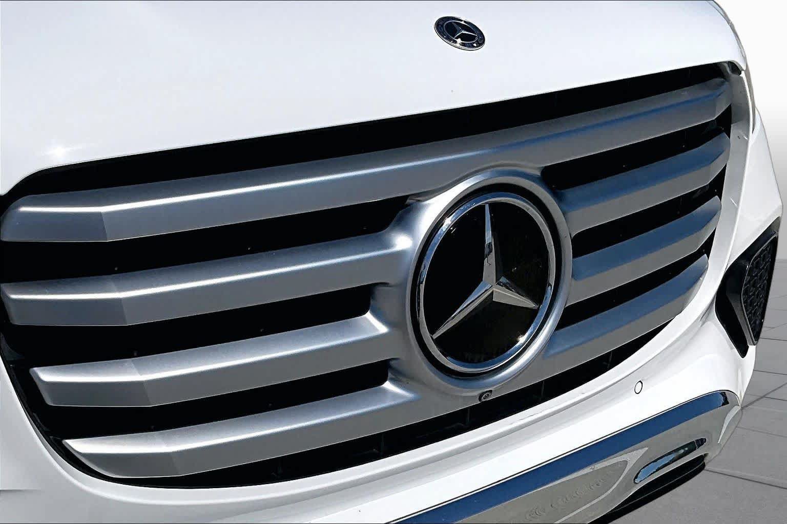 Used 2024 Mercedes-Benz GLS 450 4MATIC image 28