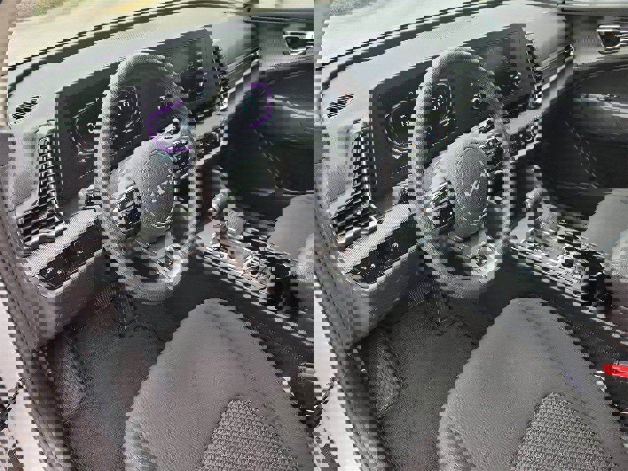 Used 2025 Kia Sportage LX image 14