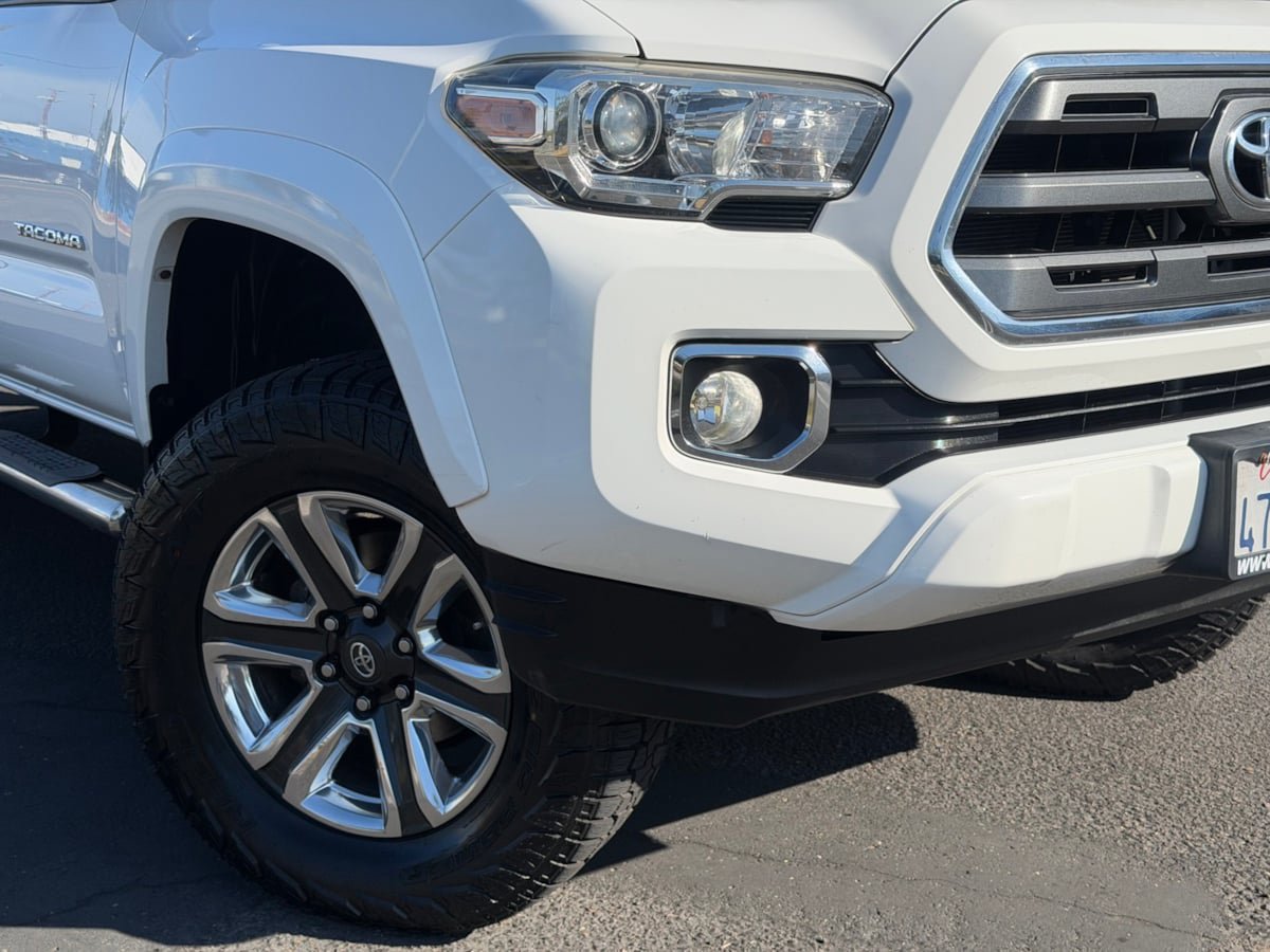 Used 2017 Toyota Tacoma Limited AWD/4WD image 3