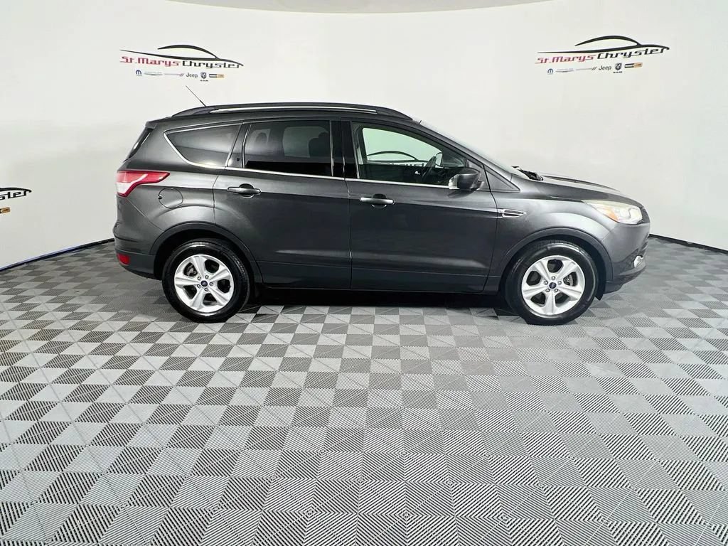 Used 2016 Ford Escape SE w/ Equipment Group 201A FWD image 9