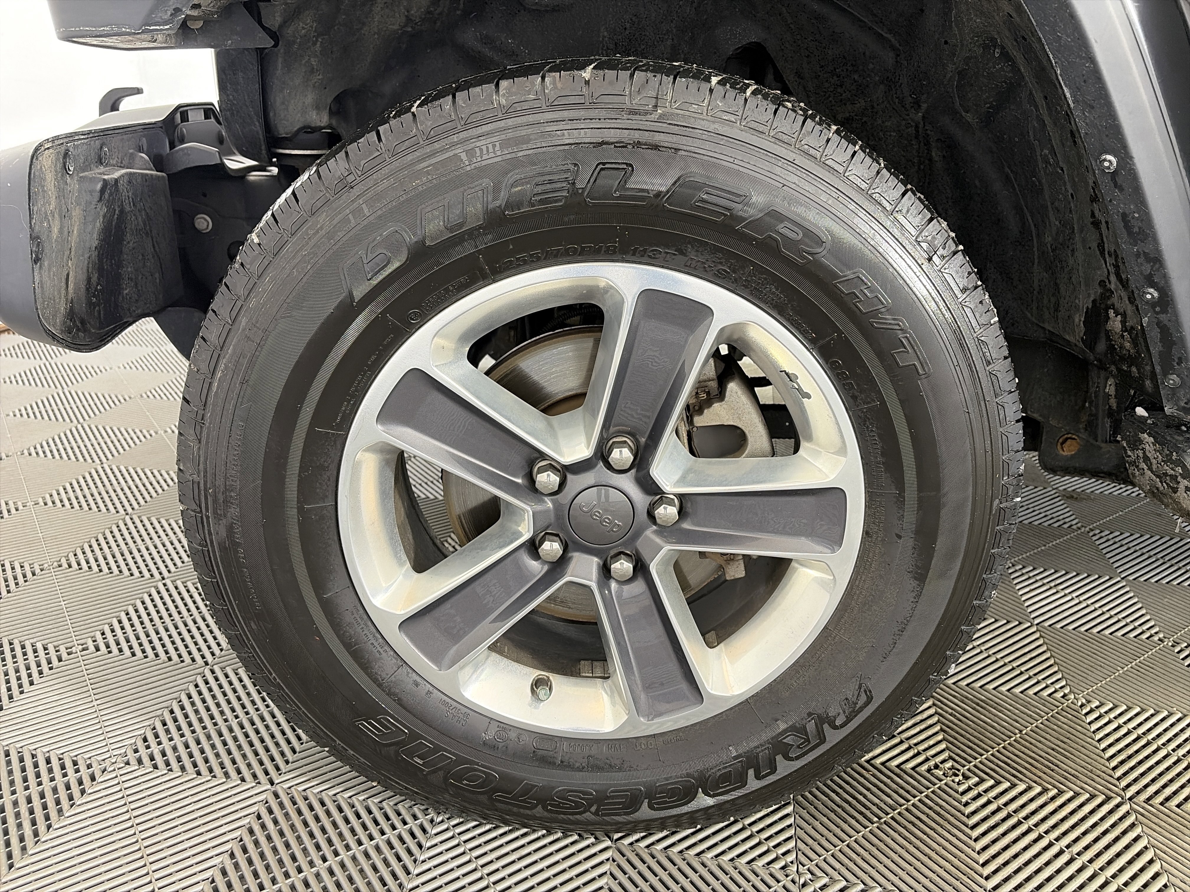 Used 2019 Jeep Wrangler Unlimited Sahara image 13