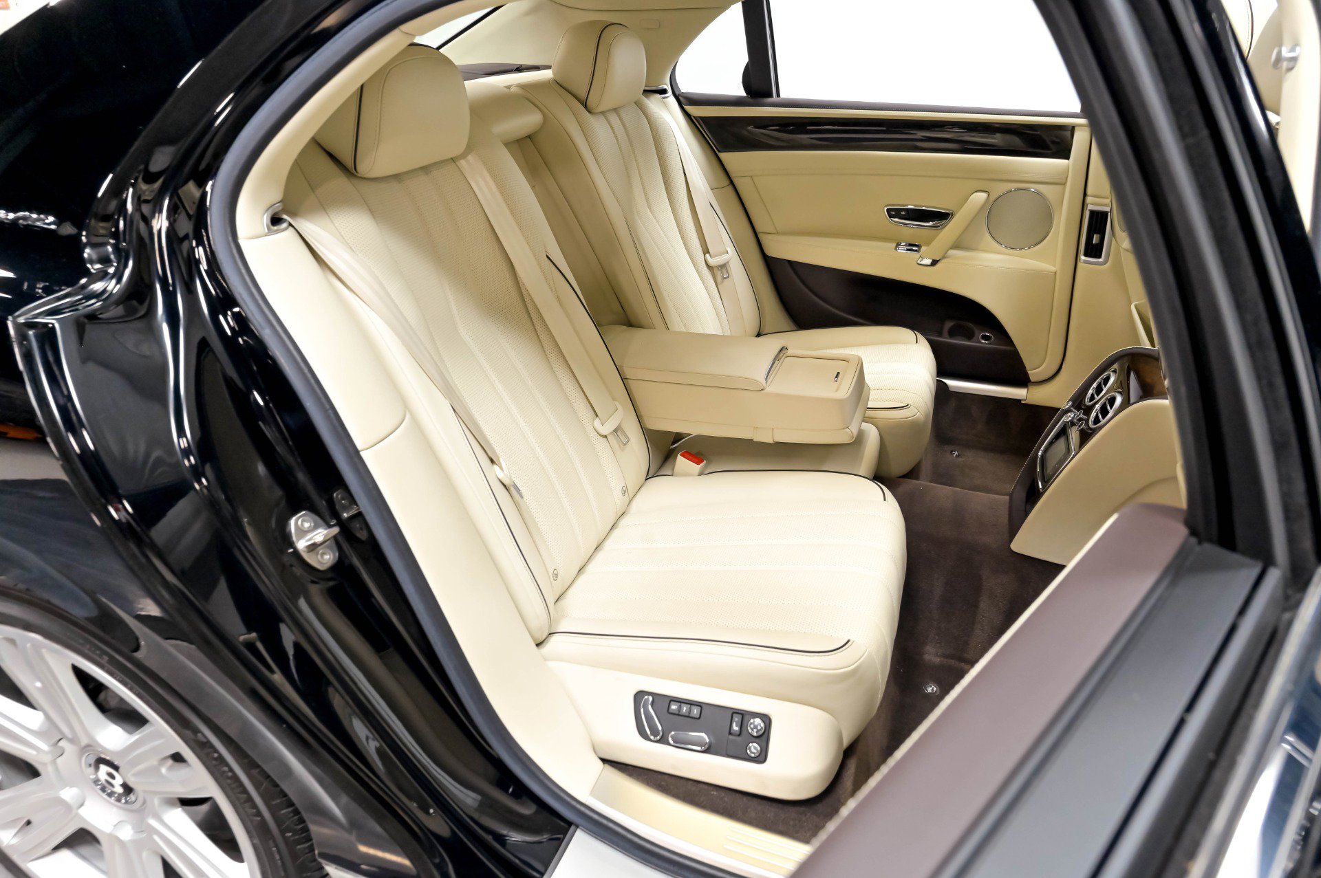 Used 2014 Bentley Flying Spur W12 AWD/4WD image 29