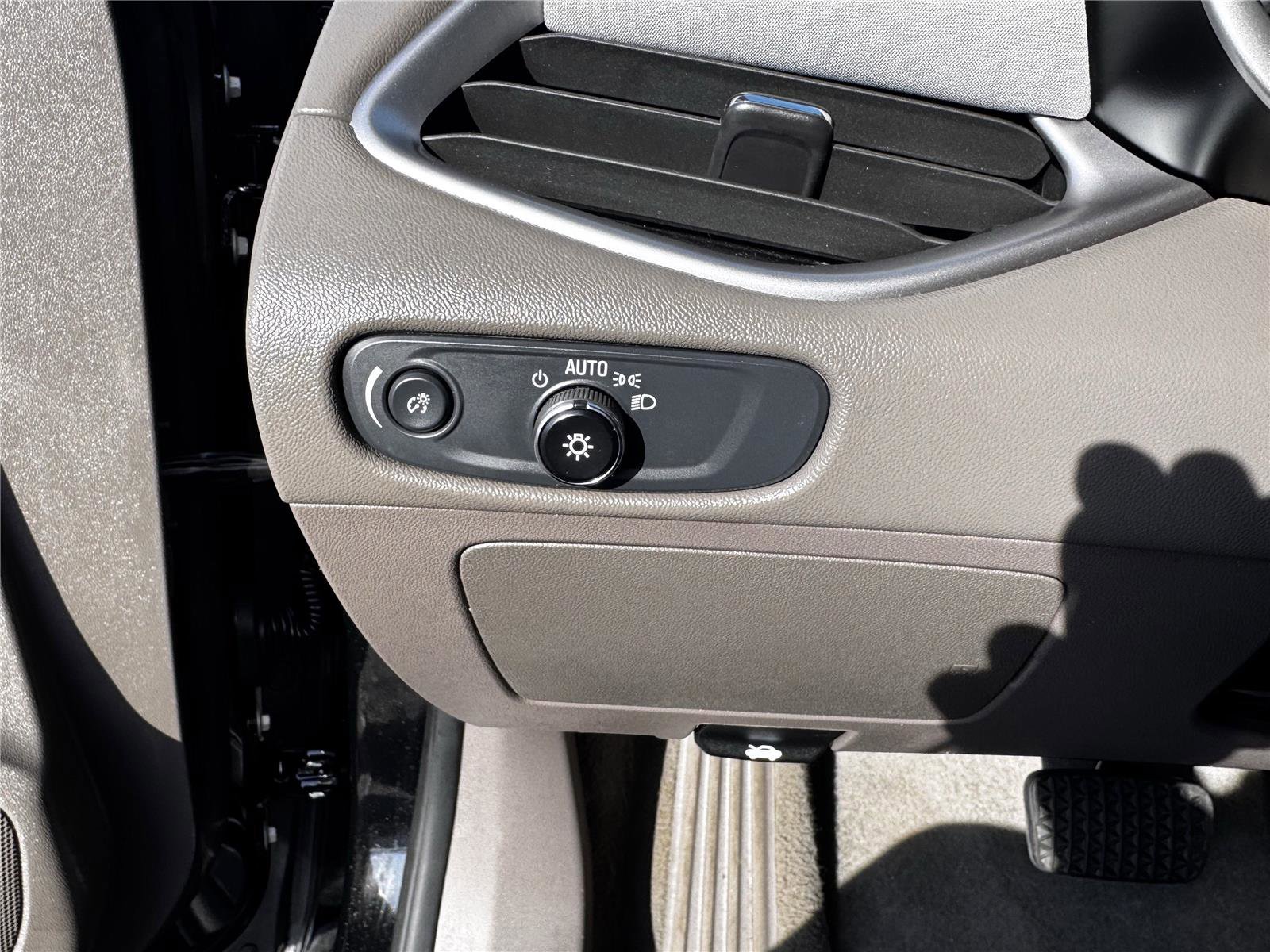 Used 2025 Chevrolet Malibu LT FWD image 17