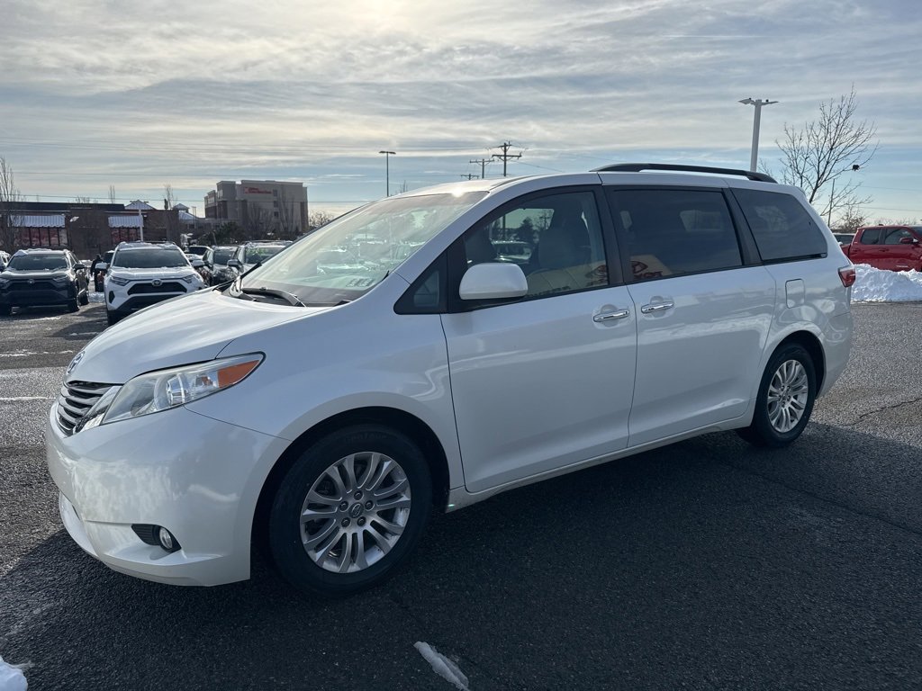 Used 2016 Toyota Sienna XLE Premium video 2