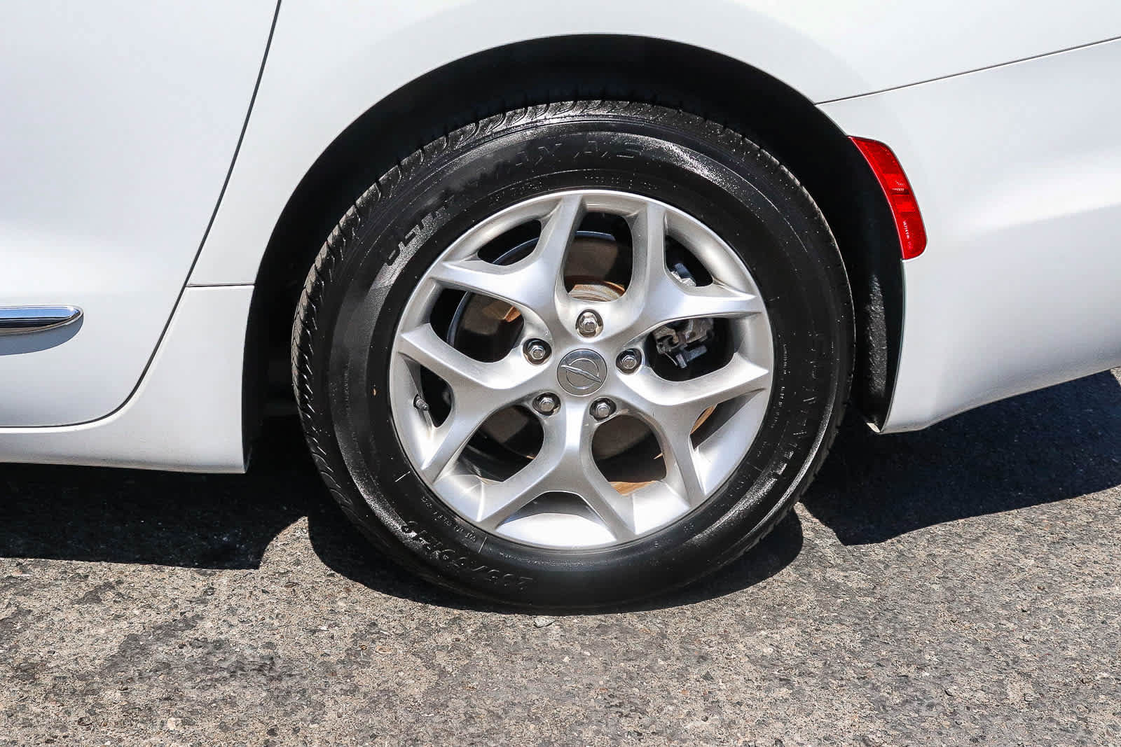 Used 2019 Chrysler Pacifica Limited FWD image 13