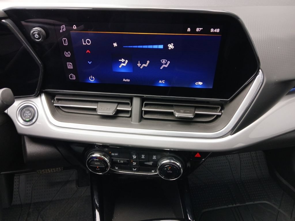 Used 2024 Chevrolet Trax LT w/ Driver Confidence Package FWD image 4