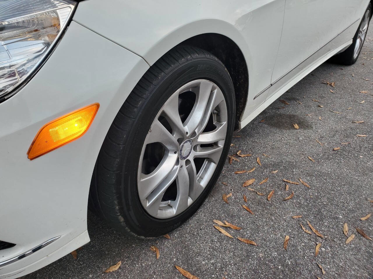 Used 2011 Mercedes-Benz E 350 4MATIC Sedan image 23