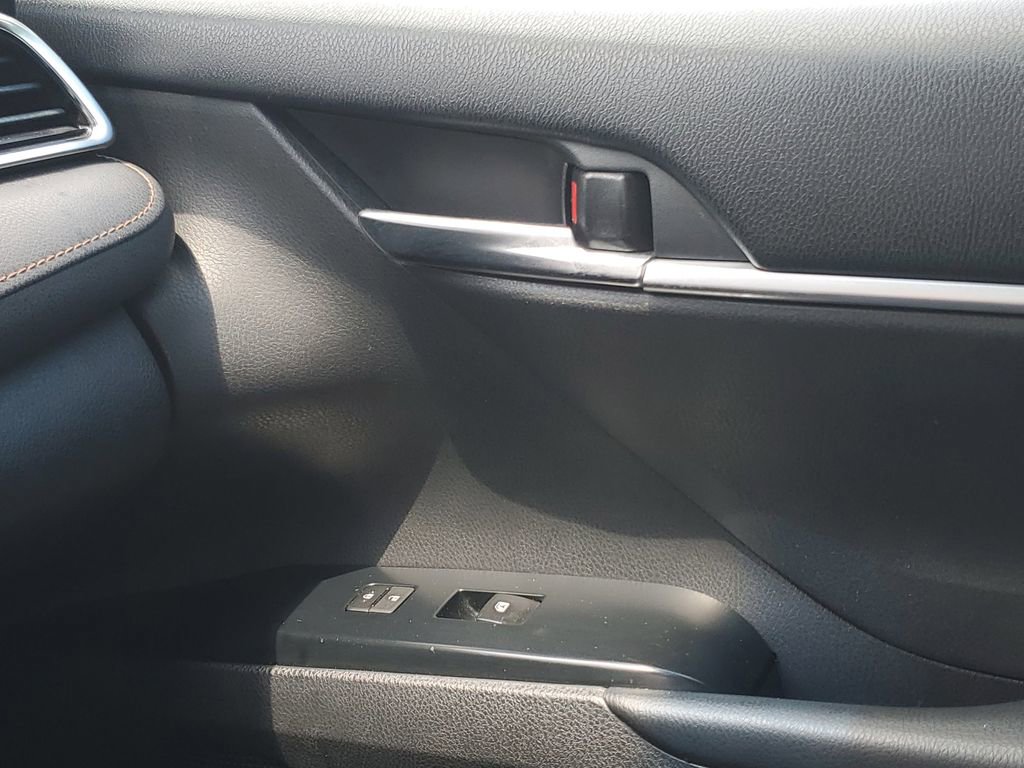 Used 2018 Toyota Camry LE FWD image 19