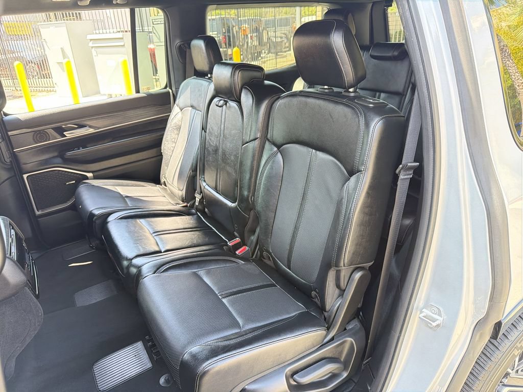 Certified 2024 Jeep Wagoneer Series II w/ Flexible Seating Group RWD image 24