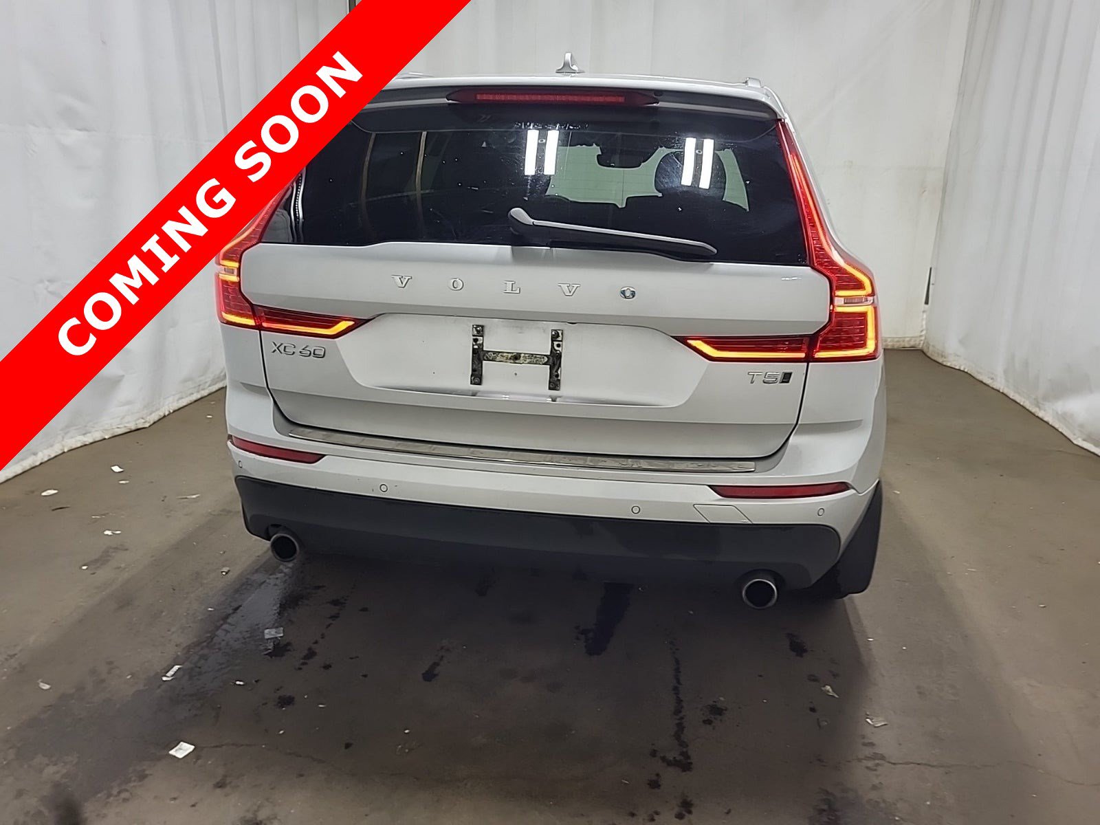 Used 2021 Volvo XC60 T5 Momentum w/ Climate Package AWD/4WD image 4