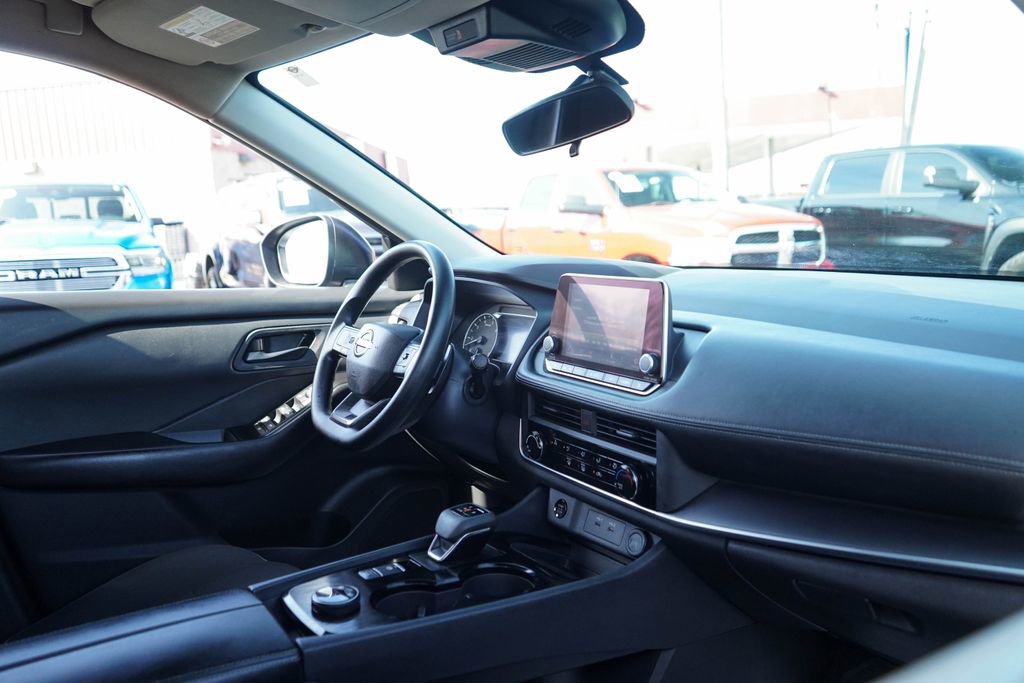 Used 2025 Nissan Rogue S image 33