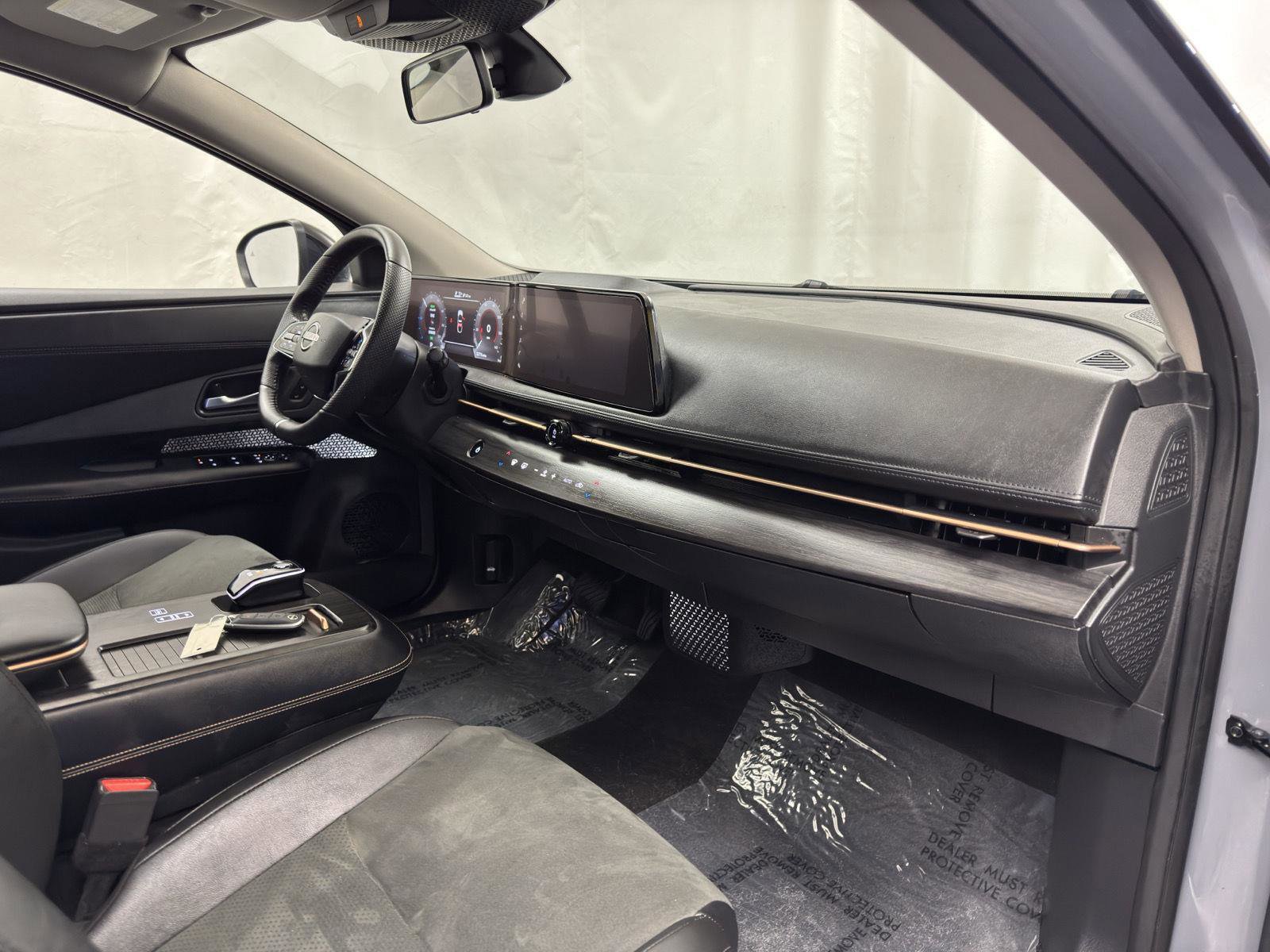 Used 2024 Nissan Ariya AWD image 37