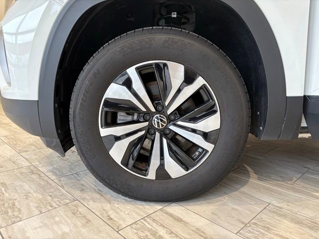 Used 2025 Volkswagen Atlas SE image 31