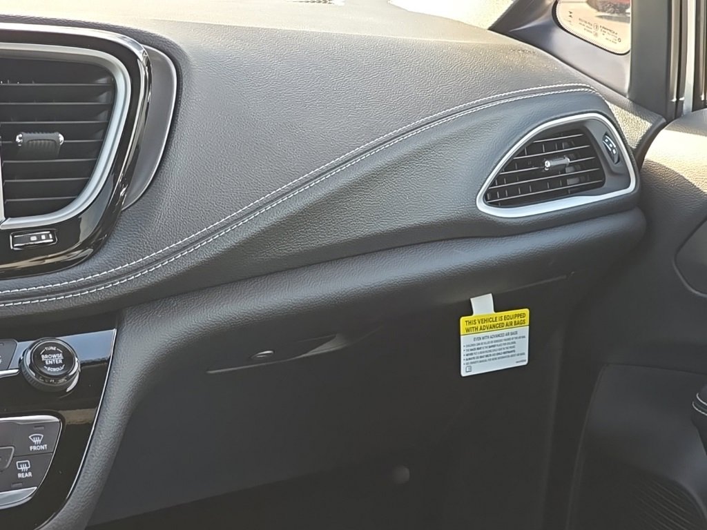 New 2026 Chrysler Pacifica Select image 33