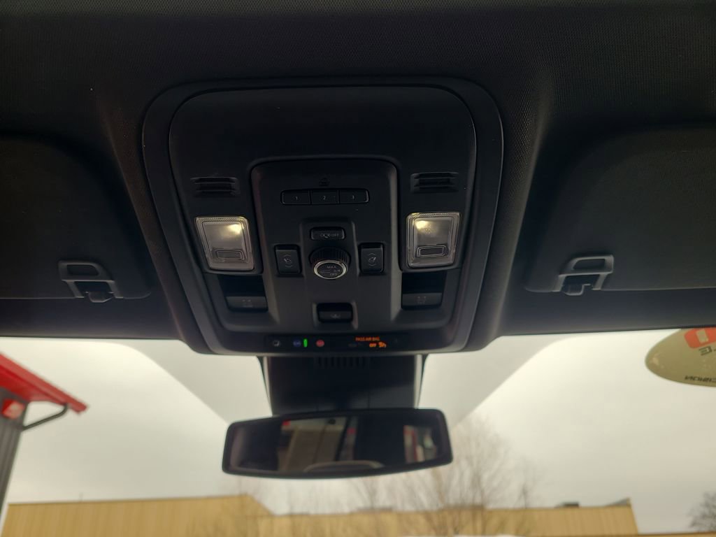 Used 2023 GMC Yukon SLT image 37