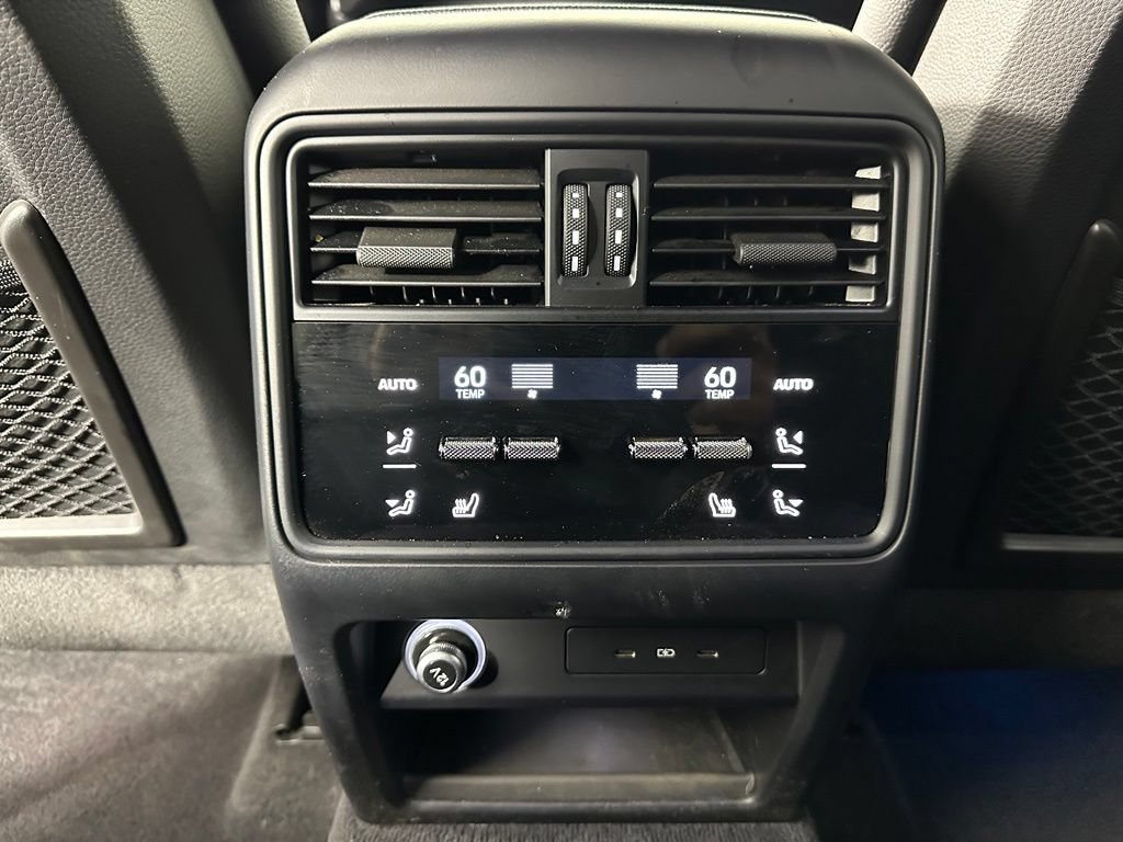 Certified 2024 Porsche Cayenne w/ Premium Package Plus (PFM) AWD/4WD image 39