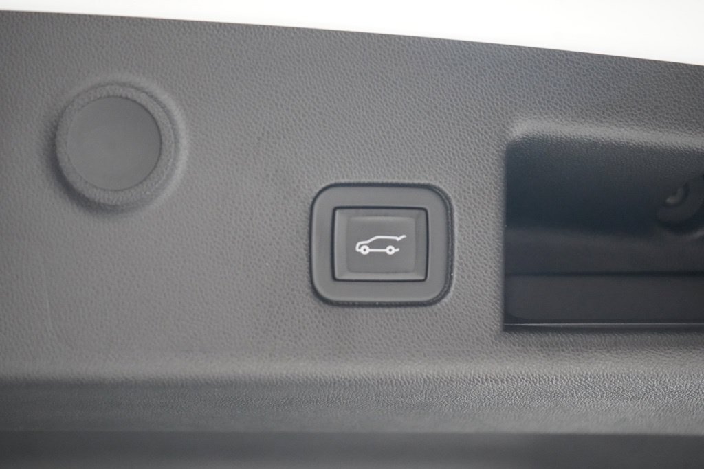 Used 2023 Chevrolet Equinox Premier FWD image 41