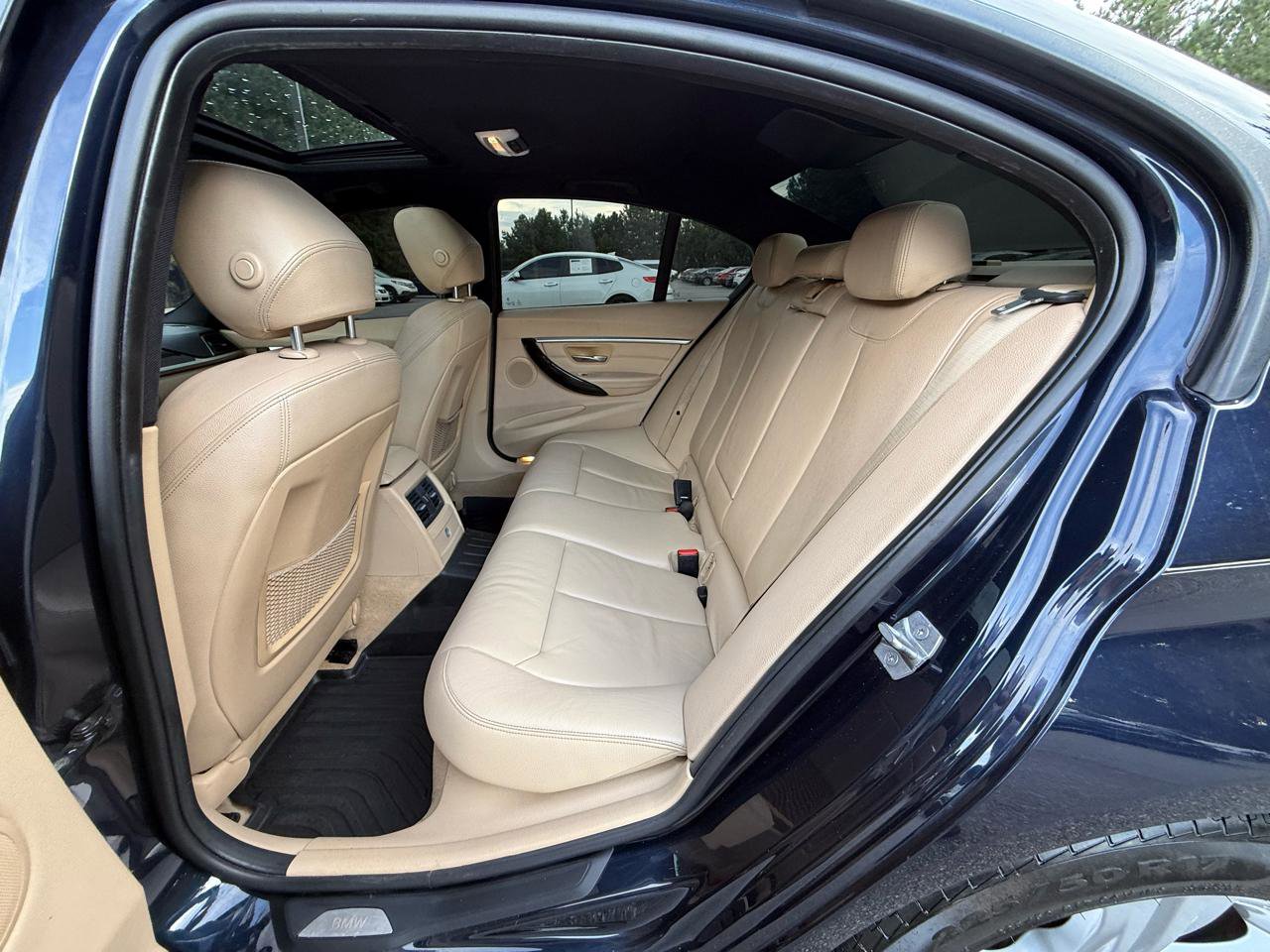 Used 2016 BMW 328i Sedan RWD image 11