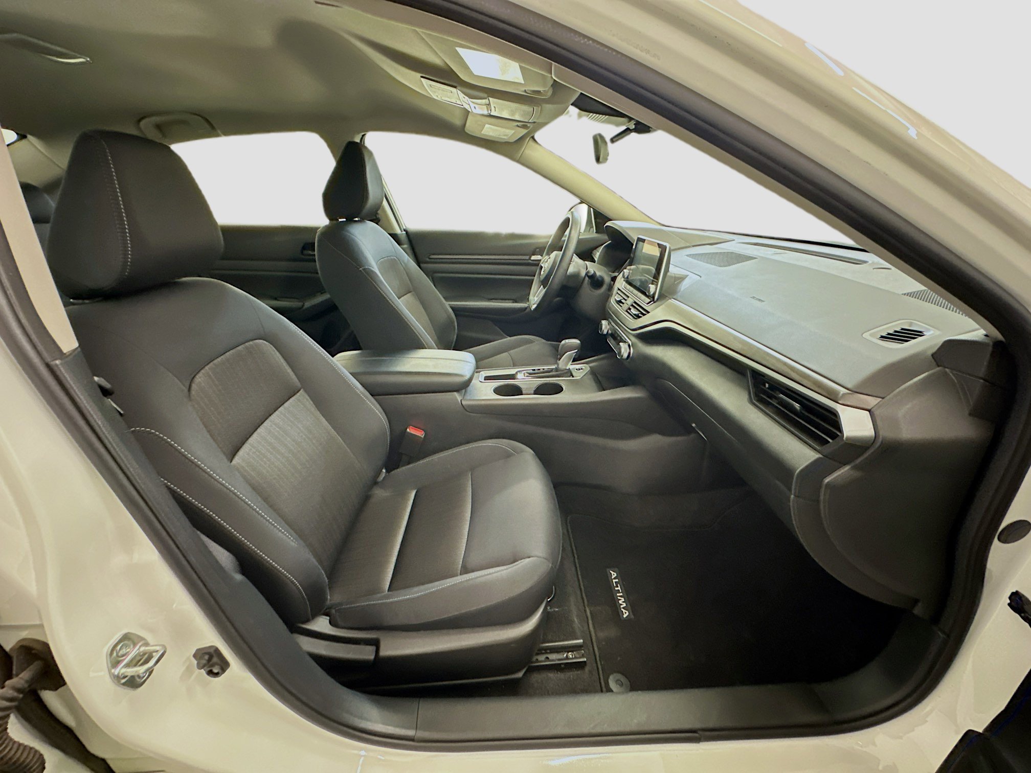 Used 2025 Nissan Altima 2.5 SV image 31