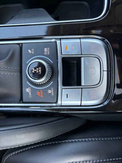 Certified 2024 Kia Telluride SX Prestige w/ Towing Package AWD/4WD image 35