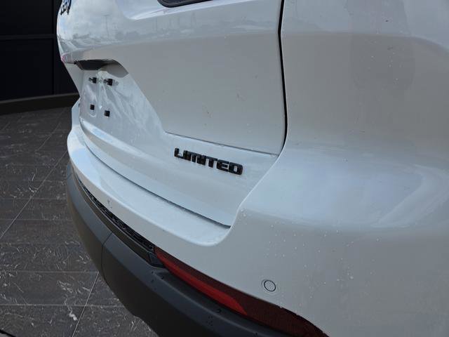 New 2025 Jeep Grand Cherokee L Limited w/ Luxury Tech Group II image 40