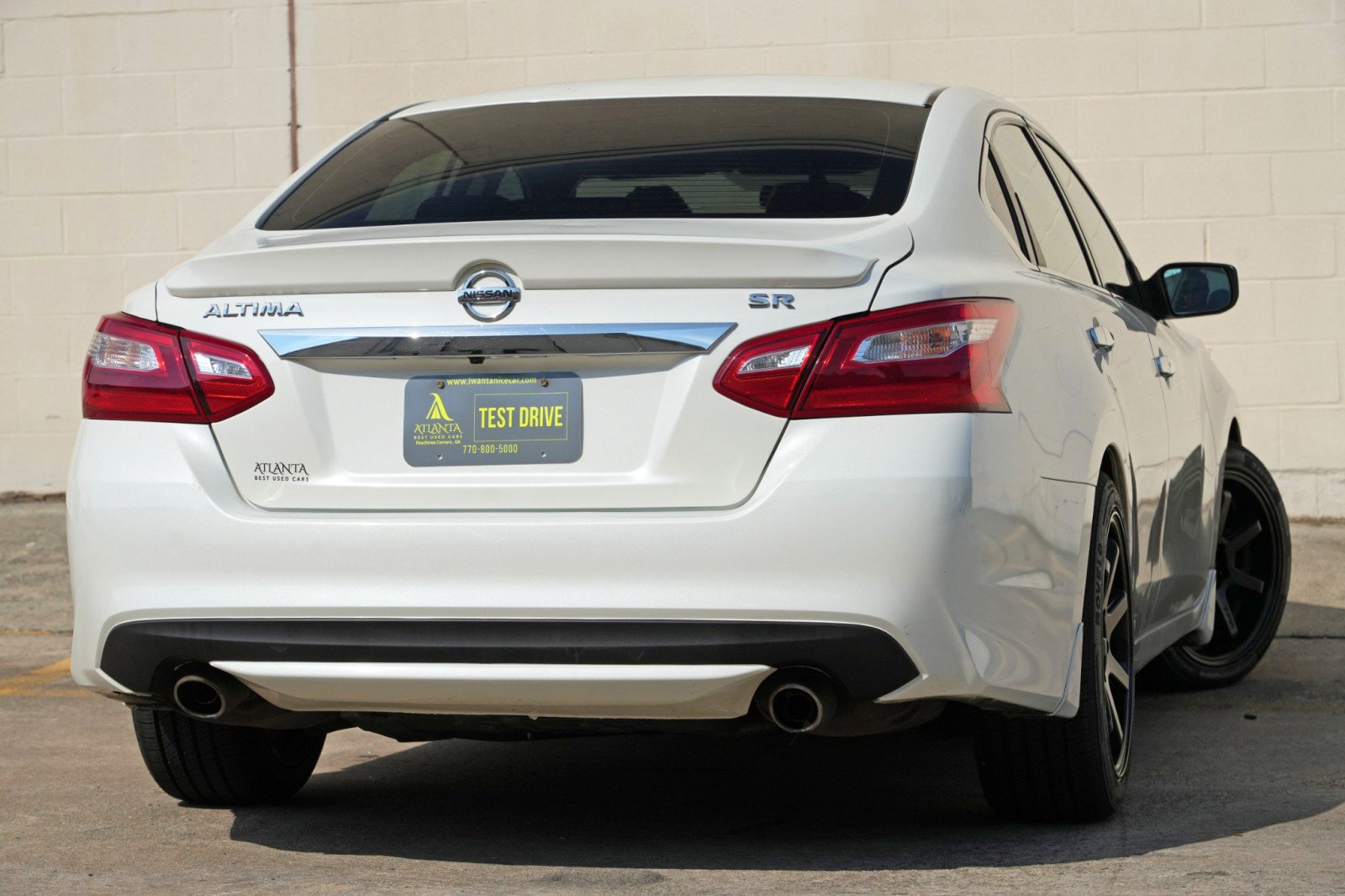 Used 2016 Nissan Altima 2.5 SR w/ LED Appearance Package FWD image 4