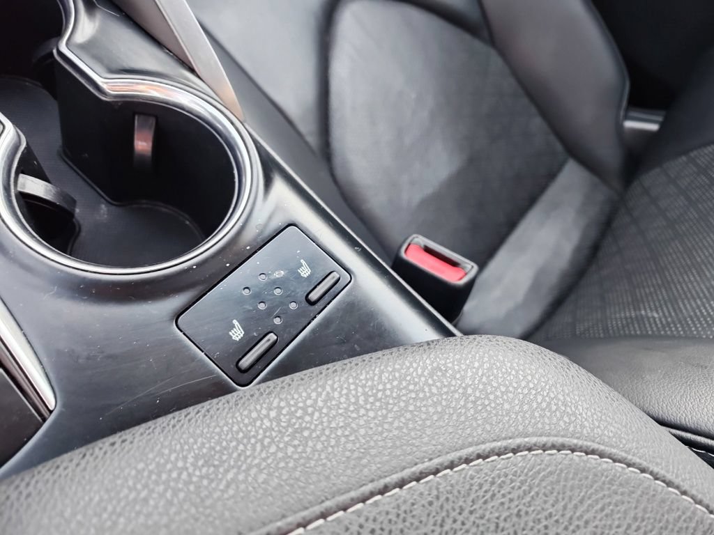 Used 2018 Toyota Camry XSE FWD image 10