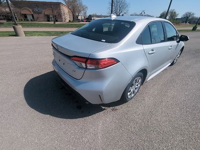 Used 2025 Toyota Corolla LE image 5