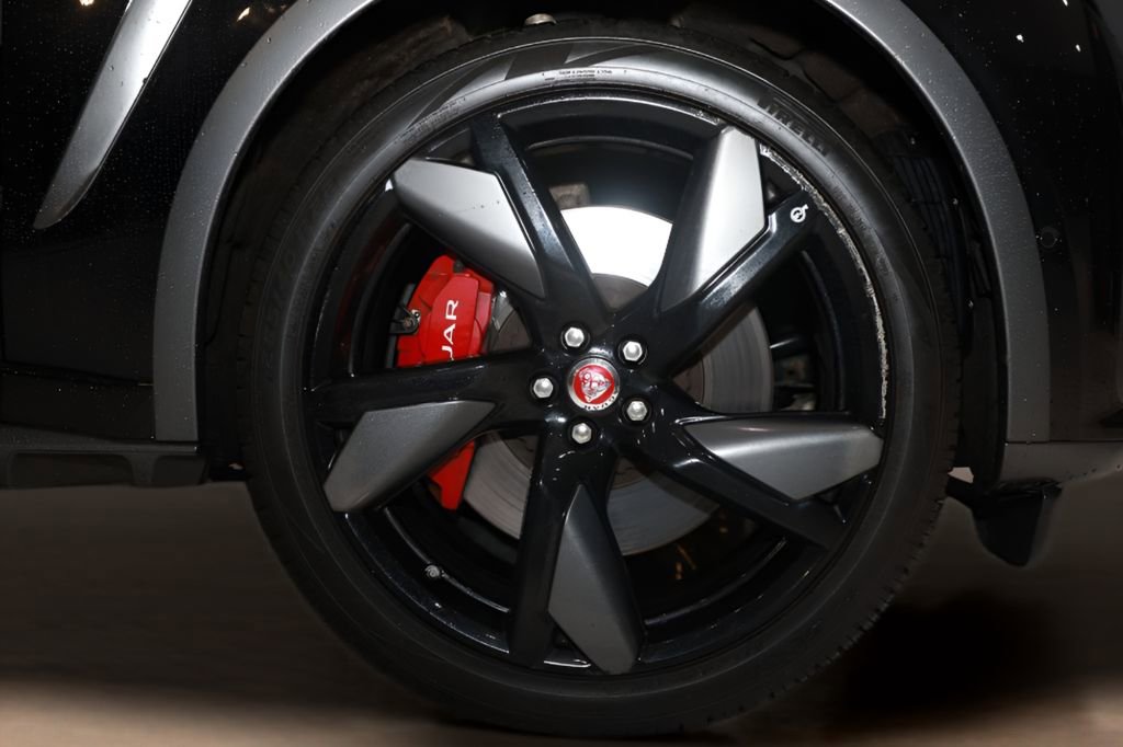 Used 2021 Jaguar F-PACE SVR image 27