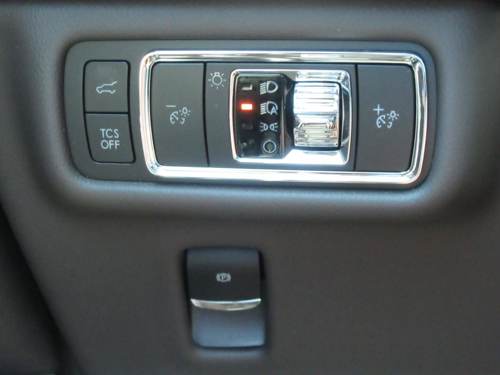 Used 2022 Lincoln Nautilus FWD w/ Premium Package image 21