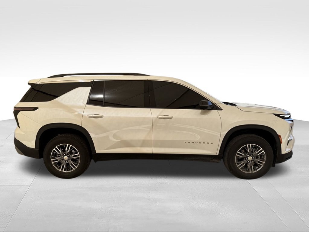 Used 2024 Chevrolet Traverse LT w/ Trailering Package FWD image 7