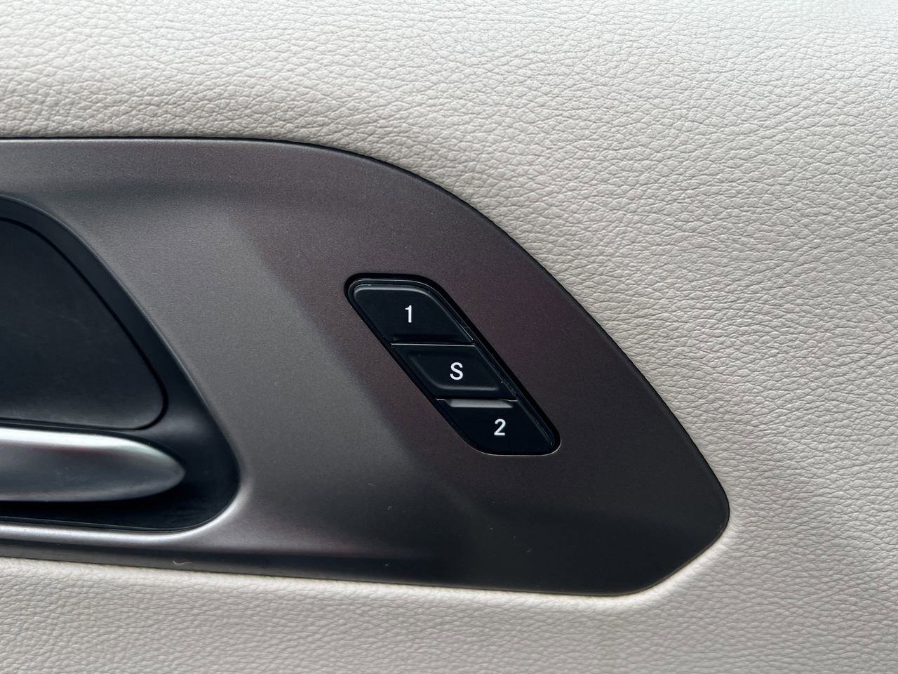 Used 2021 Chrysler Pacifica Touring-L image 24