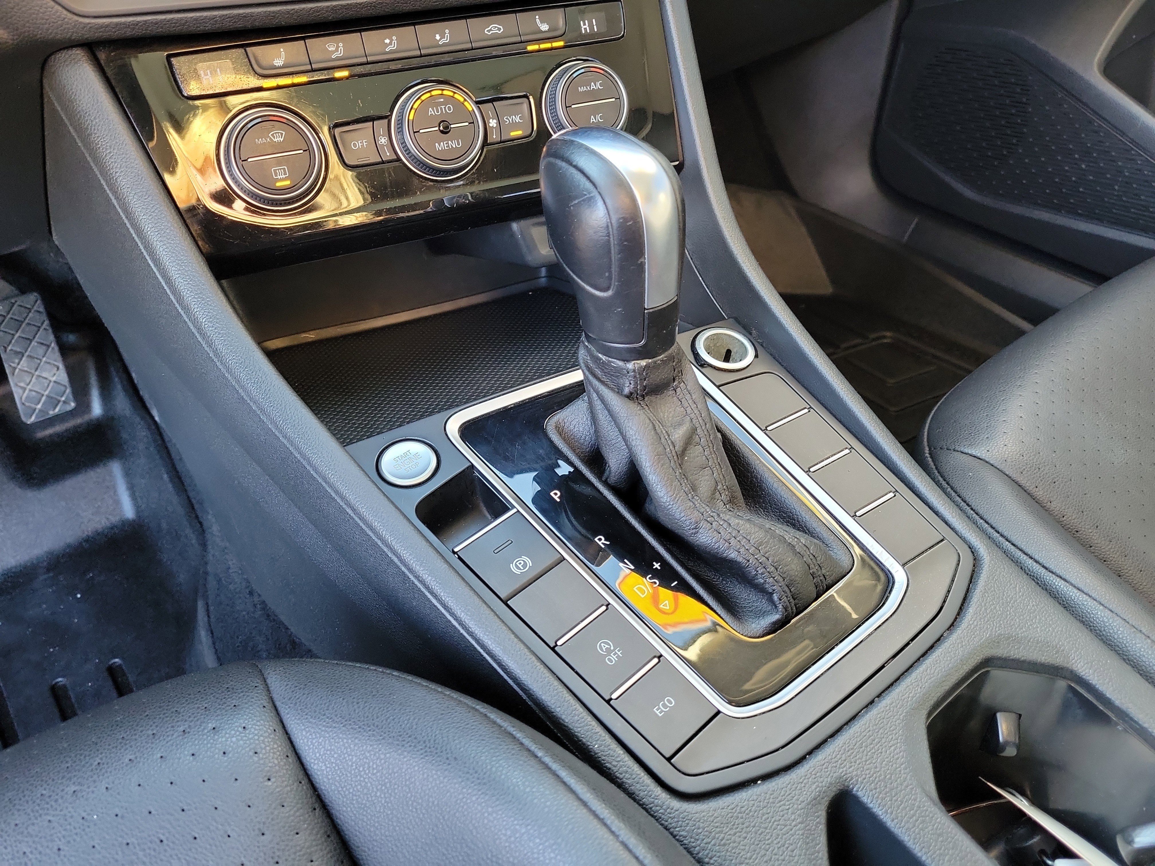 Used 2020 Volkswagen Jetta SE image 30