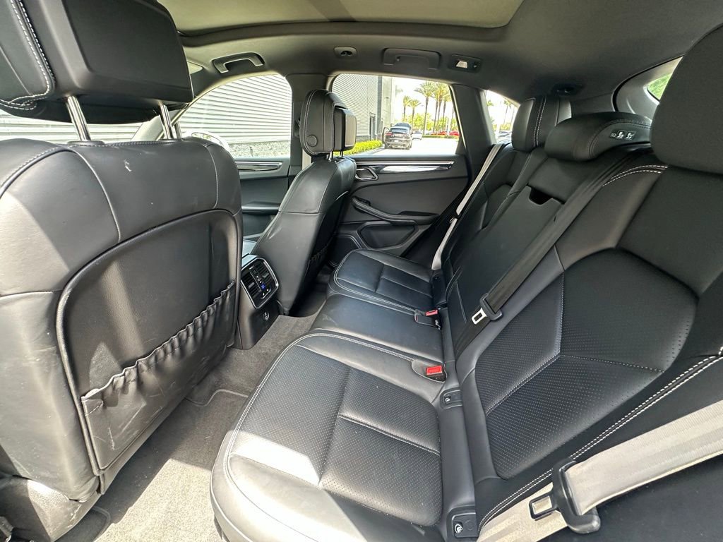 Certified 2023 Porsche Macan AWD/4WD image 33
