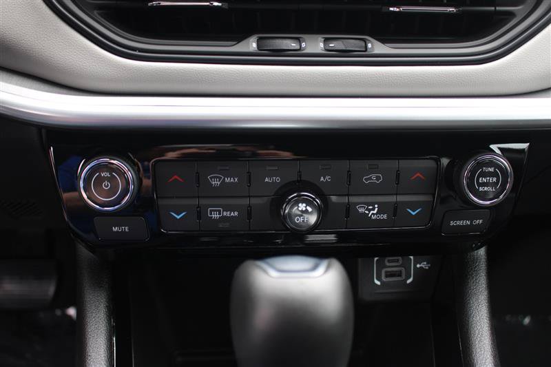 Used 2025 Jeep Compass Limited AWD/4WD image 14