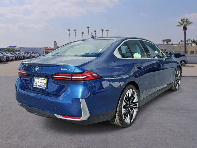 Used 2024 BMW 530i w/ Premium Package image 5