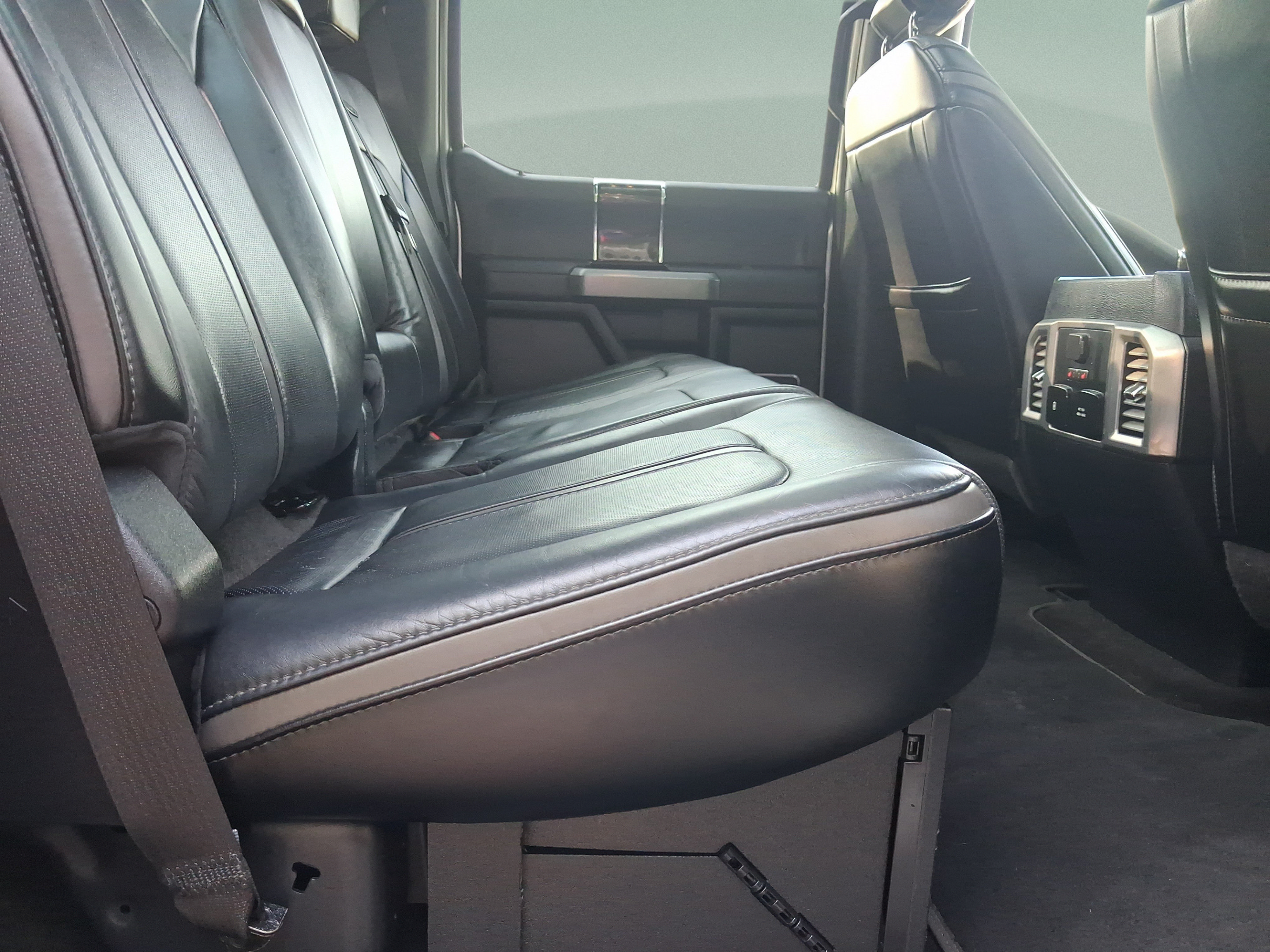 Used 2017 Ford F350 Platinum w/ Platinum Ultimate Package AWD/4WD image 27