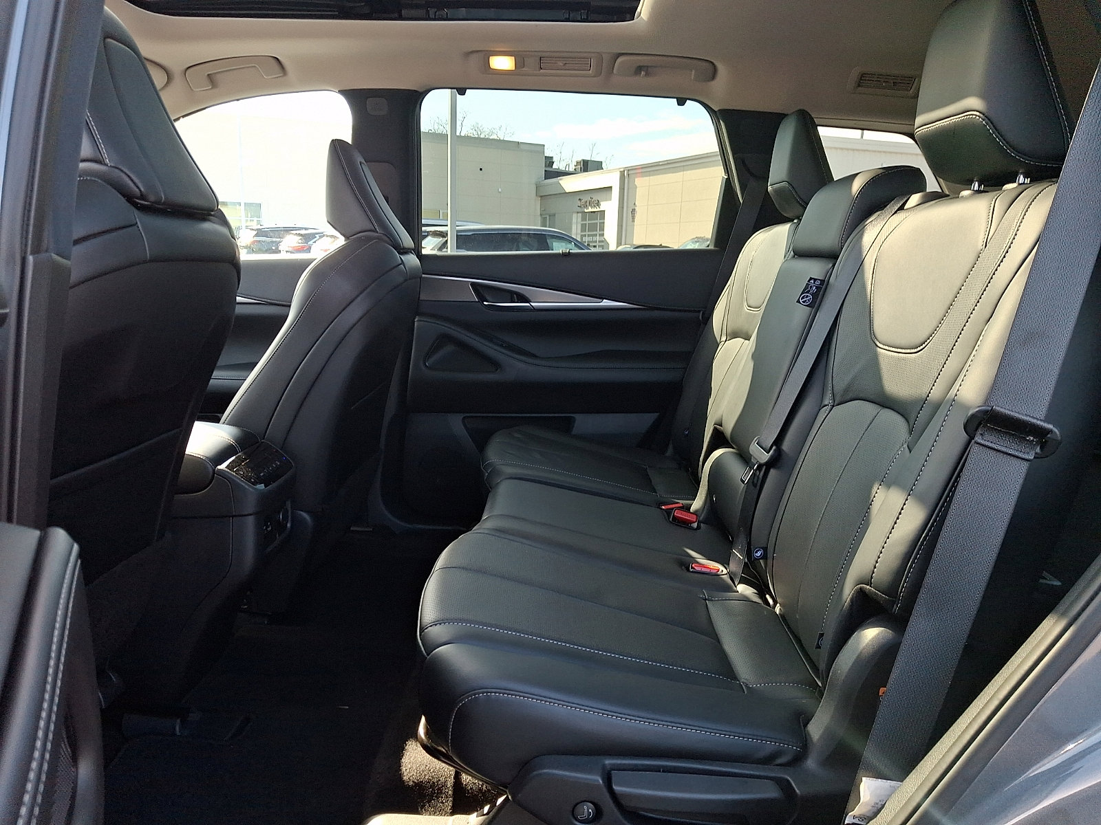 Certified 2023 INFINITI QX60 Luxe w/ Cargo Package image 10