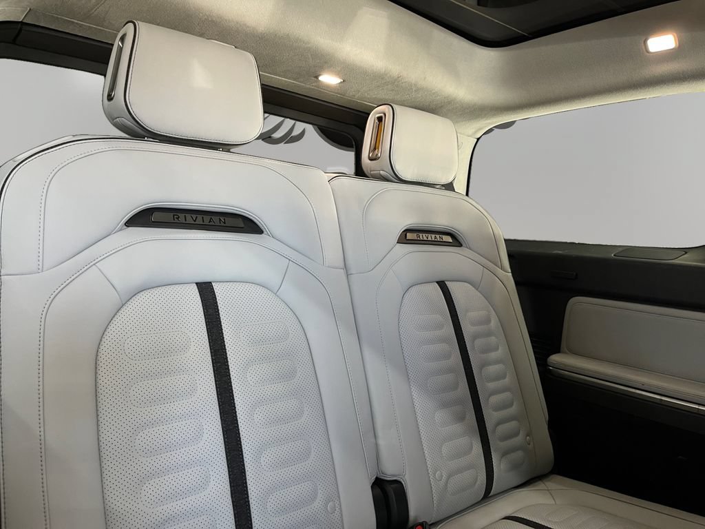 Used 2023 Rivian R1S Adventure AWD/4WD image 29
