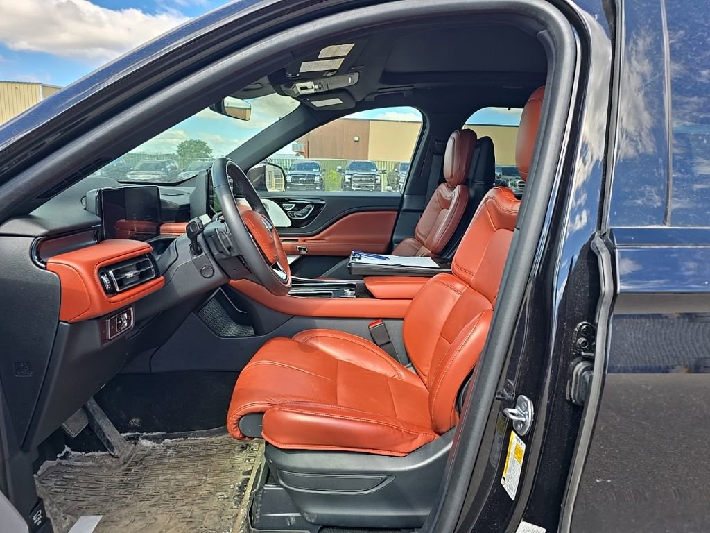 Used 2025 Lincoln Aviator Reserve w/ Equipment Group 201A AWD/4WD image 9