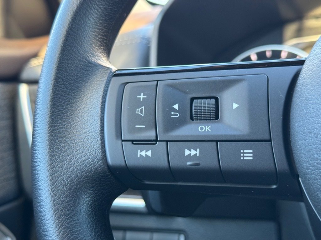 Certified 2023 Nissan Rogue SV image 17