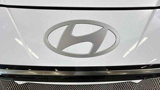 Certified 2025 Hyundai Elantra Limited FWD image 8