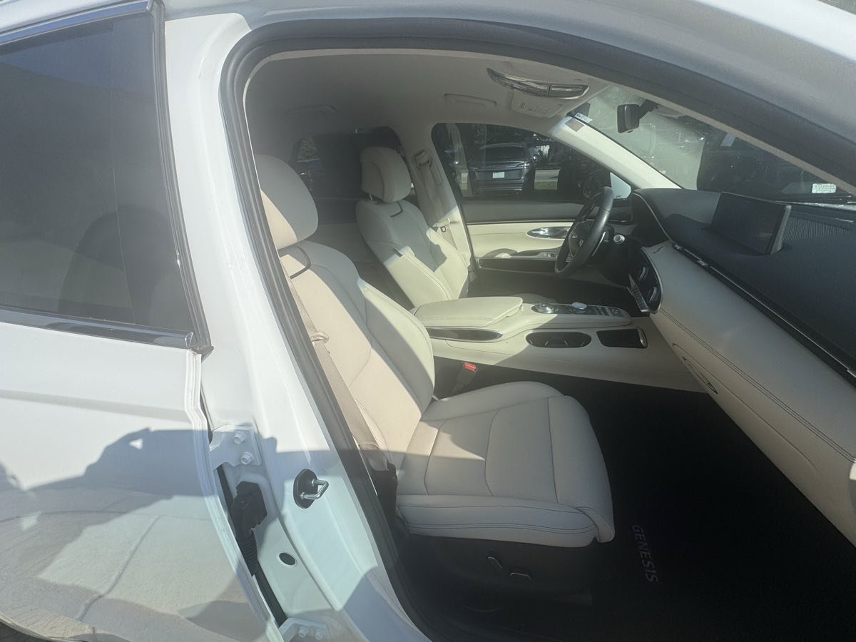 Used 2024 Genesis GV70 2.5T AWD/4WD image 9