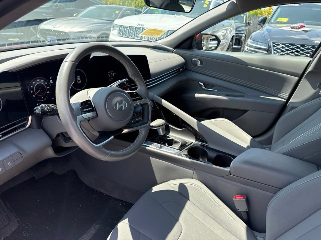 Used 2025 Hyundai Elantra SEL FWD image 16