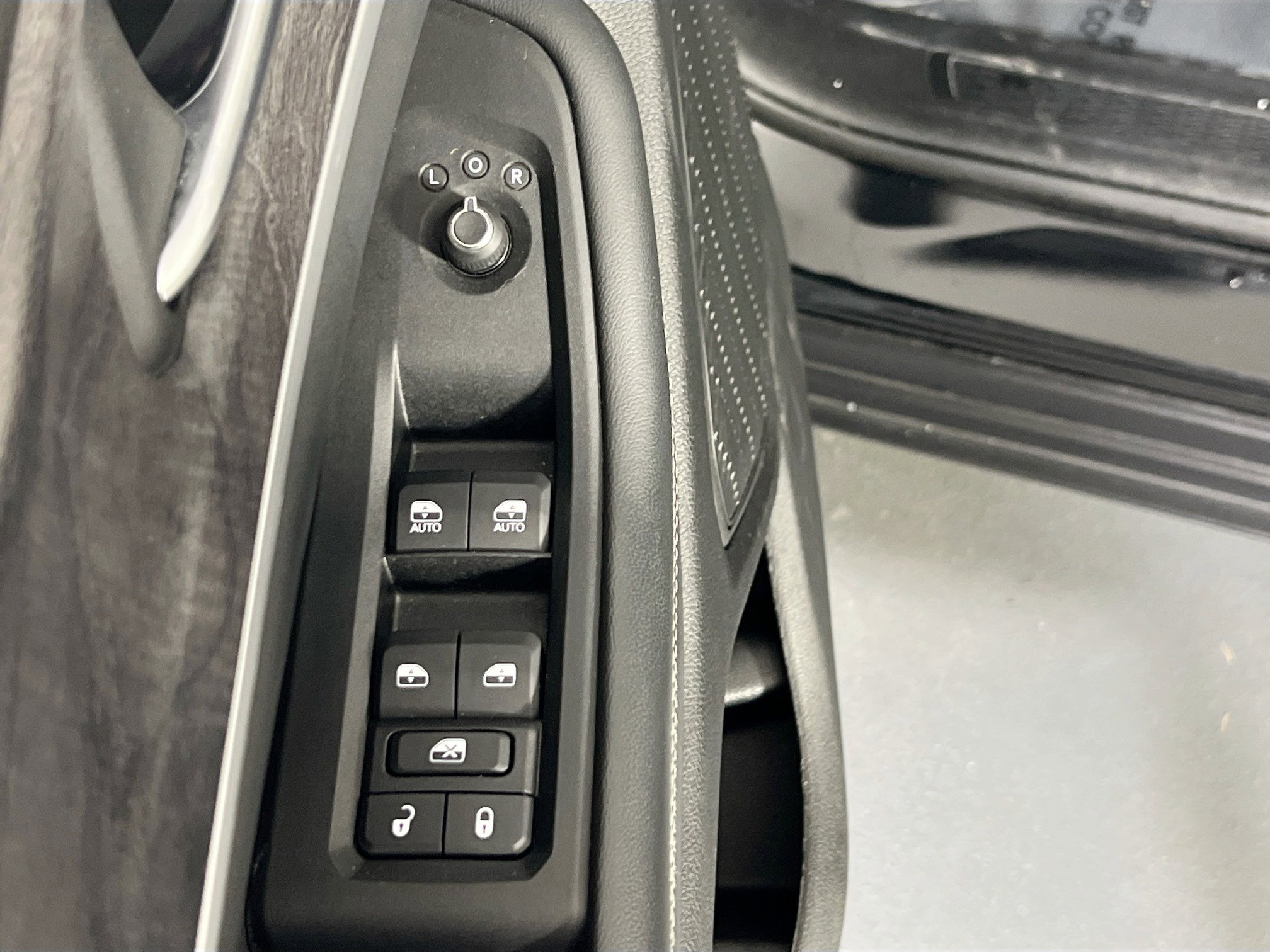 Used 2023 Jeep Grand Cherokee Limited w/ Black Appearance Package image 18