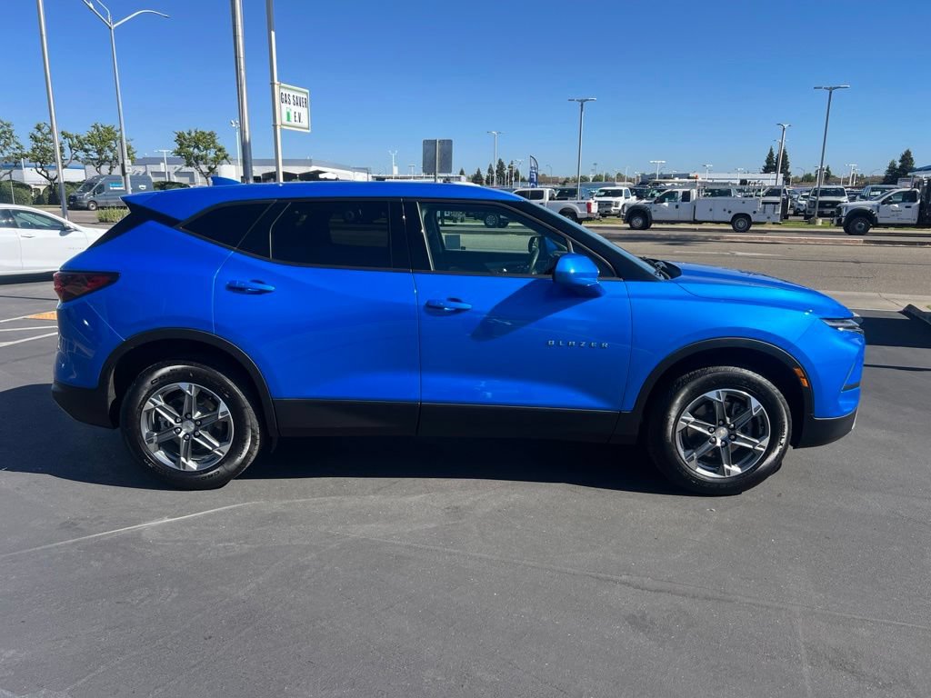 Used 2025 Chevrolet Blazer LT FWD image 13
